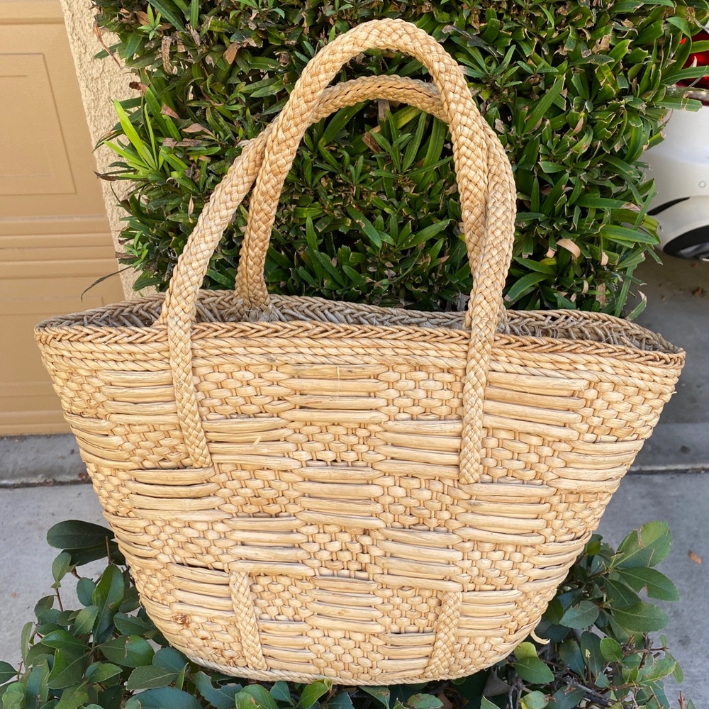 Natural straw tote